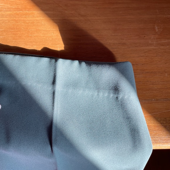 Cropped leg pleated romper with belt - Picture 12 of 13